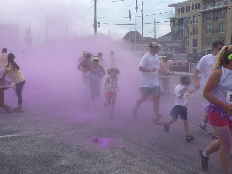 Dewey deals color run